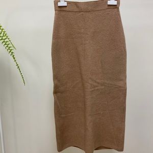 Midi knit skirt